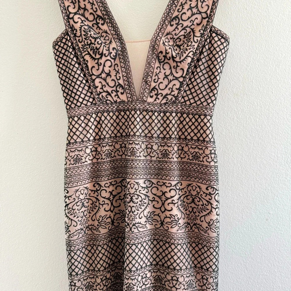 BCBGmAxazria Aurora Embroidered Tulle Mesh Maxi Dress Gown Size 4 - Picture 8 of 16